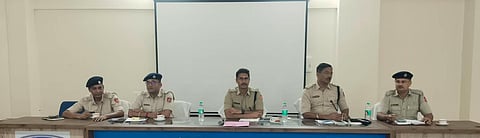 जानकारी देते डीसीपी ट्रैफिक अविनाश जधावड़