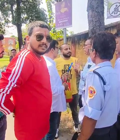 मौके पर मौजूद भाजपा नेता गौरव बनर्जी 