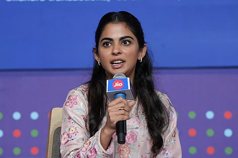 आईपीओ से पहले जियो के बारे में जानकारी देतीं ईशा अंबानी