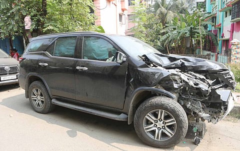 आनंदपुर में इसी कार की टक्कर से हुई युवक की मौत