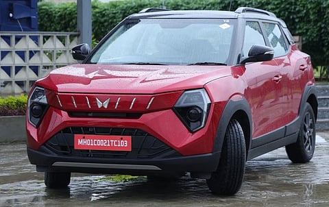 Mahindra XUV 3XO ZNG में टर्बो इंजन, फैक्ट्री-फिटेड CNG और 24.7 किमी/किलो माइलेज का दावा है।