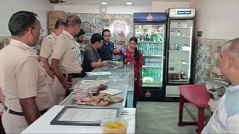 जांच अभियान चलाते बीडीओ देवांजन दत्ता व अन्य अधिकारी