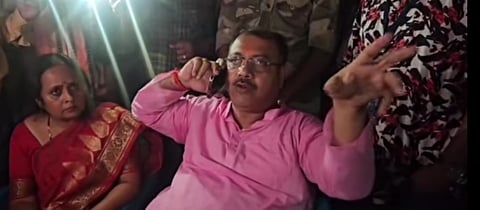 आसनसोल में स्कीम - टू पूजा कमेटी ने लाइट बंद कर किया विरोध