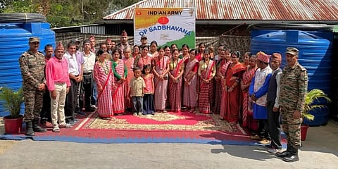 सीआरपीएफ ने ग्रामीणों को बढ़ईगीरी के औजार बांटे
