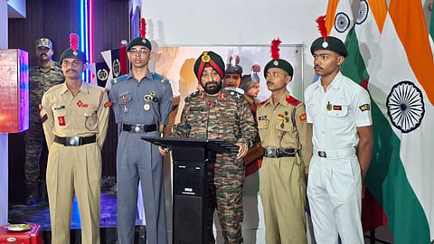 मीडिया को संबोधित करते मेजर जनरल चहल