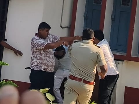 तृणमूल नेता को नाली में फेककर की गई पिटाई