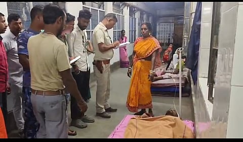 बाइक बिजली के खंभे से टकराई, तीन युवक गंभीर रूप से घायल