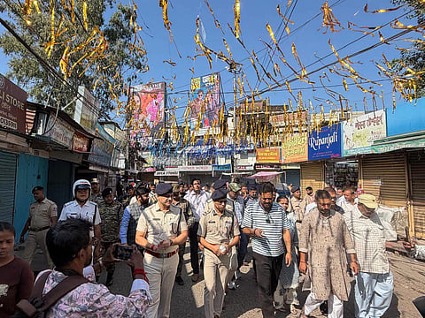 पूजा के अस्थायी गेट हटाने का निर्देश