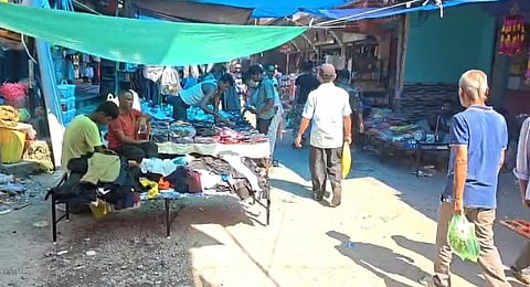 लक्ष्मी पूजा से पहले बाजारों में रौनक फीकी