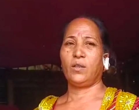 सोती महिला के कान से झुमके छीनकर फरार हुआ बदमाश