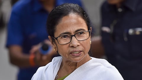 तृणमूल के पूर्व पार्षद पर तालाब भराई कराने का आरोप 