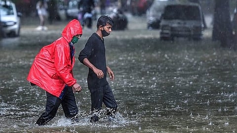 चक्रवात अर्नब का खतरा बढ़ा, 10 राज्यों में भारी बारिश का अलर्ट; आंध्र प्रदेश और यानम में रेड अलर्ट
