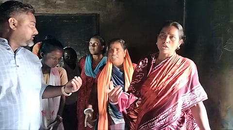 सहायिका से बात करते भाजपा नेता इंद्र सेन राय