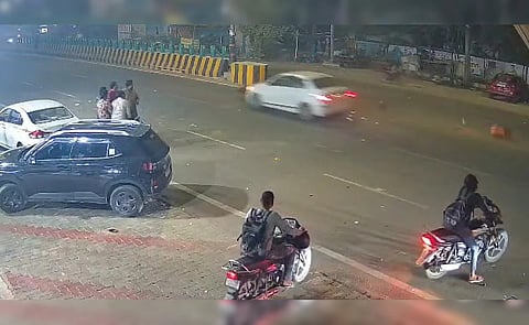 बेलघरिया में डिलीवरी बॉय को घसीटती रही कार