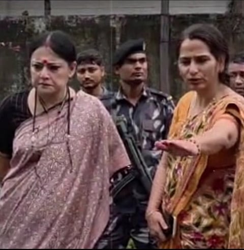 मंत्री अग्निमित्रा पाल  छठ घाट का जायजा लेती हुई, साथ में हैं स्मिता पांडेय 