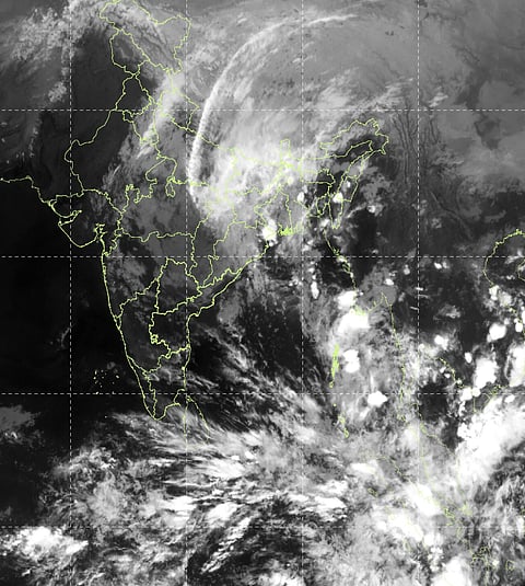 अंडमान एवं निकोबार द्वीपसमूह में संभावित भारी वर्षा और खराब मौसम की स्थिति दर्शाता भारतीय मौसम विज्ञान विभाग का उपग्रह चित्र।