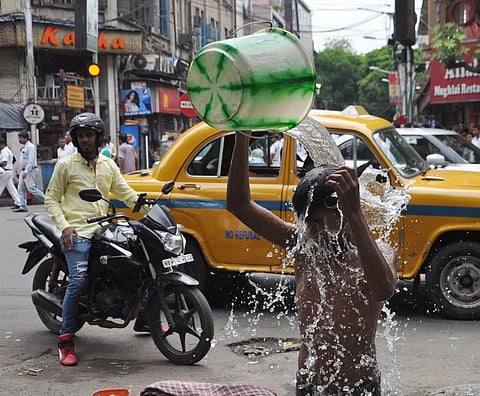Heat Waves in Kolkata ; गर्मी का सितम : सूरज की तल्खी के आगे बेबस है जनता