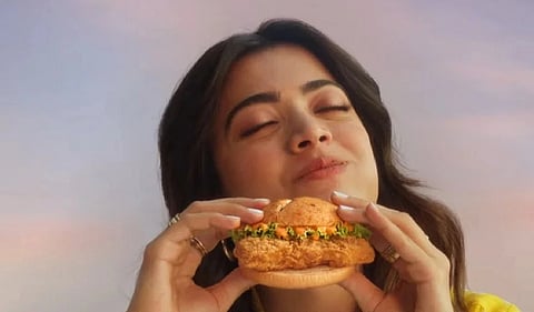 चिकन बर्गर खाने पर Rashmika Mandanna हुई ट्रोल, जानें वजह