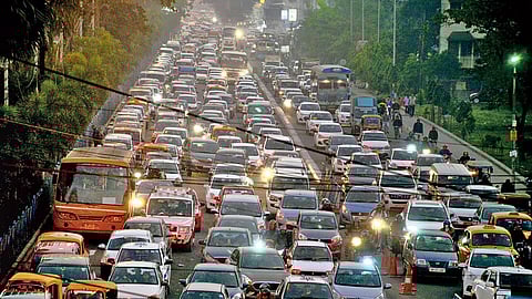 Kolkata Traffic : दक्षिण कोलकाता में वाहनों की रफ्तार पड़ी धीमी