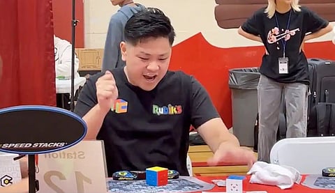 World Record : पलक झपकते ही कर डाला रूबिक क्यूब सॉल्व