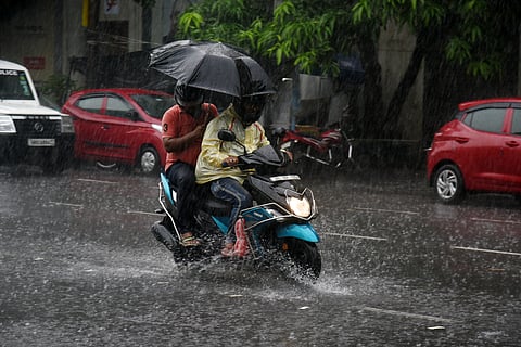 Kolkata Monsoon Update : सप्ताह के पहले ही दिन भारी बारिश