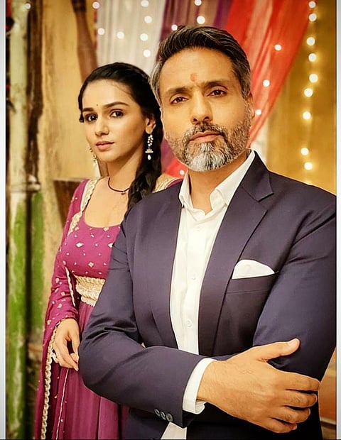 टीवी पर अपने से बड़े किरदार के साथ रोमैंस करने को लेकर अभिनेत्री रचना मिस्त्री ने की खुलकर बात !