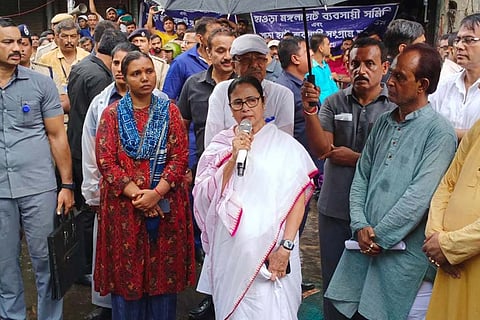 Bengal Fire : पूर्वी भारत के सबसे बड़े Garment Market में पहुंची सीएम ममता, दिया …