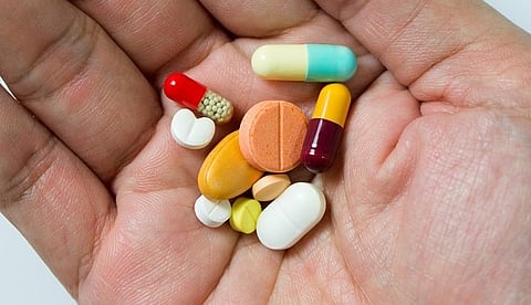 कोलकाता में धड़ल्ले से बिक रहे Expired Medicines