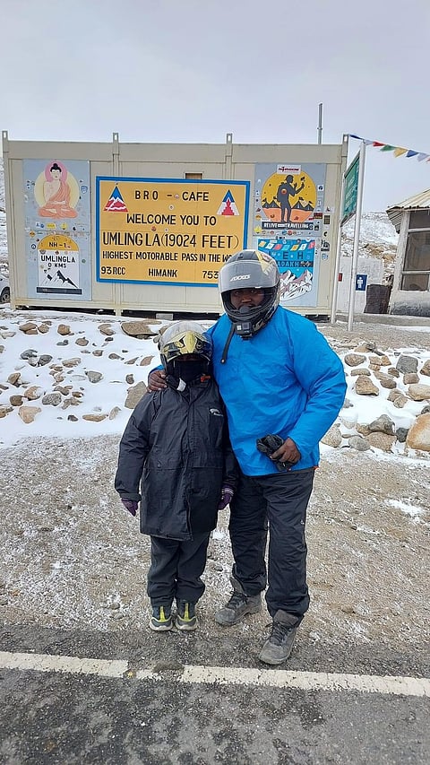 पिता के साथ 19,000 फीट की ऊंचाई पर पहुंचा 9 साल का पुष्पक