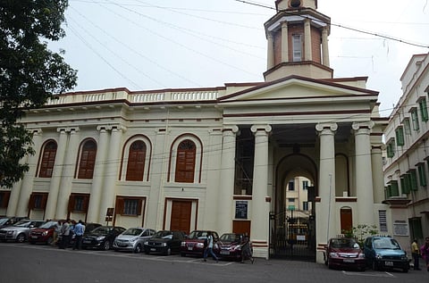 Bengali Medium से पढ़े छात्रों का नहीं होगा Loreto College में एडमिशन