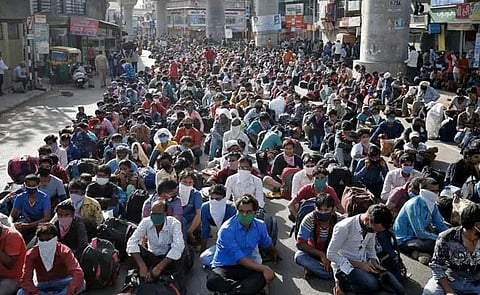 नौकरी मांग रहे युवाओं को सरकार ने दिखाया ठेंगा, कहा- गांव जाओ