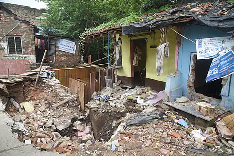 जमीन धंसने के कारण काशीपुर में दो घर ढहे