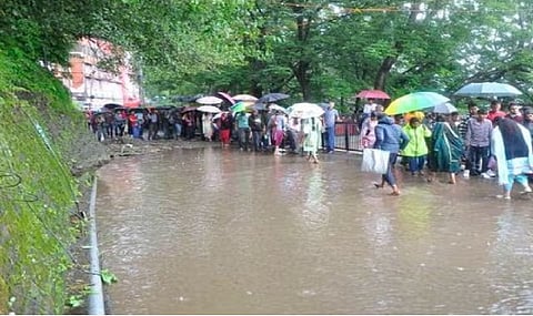 Weather Alert: केदारनाथ जाने का रास्ता बंद, पहाड़ी इलाकों में मुसीबत बनी बारिश