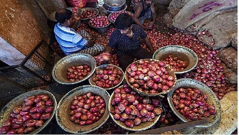 टमाटर के बाद प्याज के दामों में उछाल की आशंका, केंद्र सरकार ने उठाया कदम