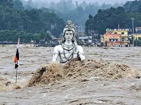 Rain Update: हिमाचल-उत्तराखंड में बारिश से भारी तबाही, 48 लोगों की मौत