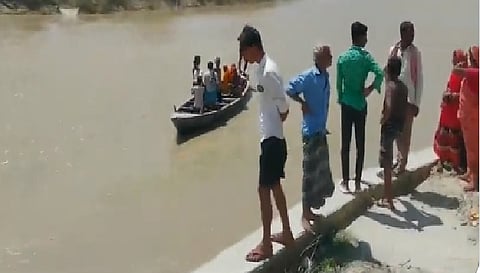 मुजफ्फरपुर जिले में नाव पलटने से हादसा