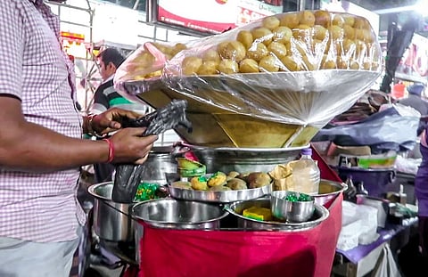 Viral Video : 10 रुपए में 7 गोलगप्पे नहीं मिले तो बीच सड़क पर ही …