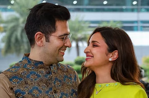 मांग में सिंदूर-गले में मंगलसूत्र पहन ससुराल पहुंचीं परिणीति