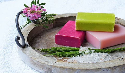 कपड़े धोने का साबुन खा गया कंपनी का बॉस, बोला- साबित करना था कि ये बिल्कुल…