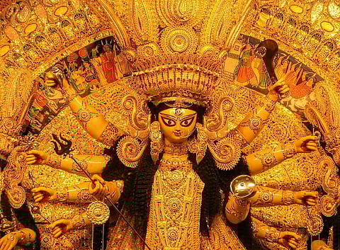 Durga Puja 2023 : एक क्लिक में देखें कोलकाता के मशहूर पूजा पंडालों की थीम व तस्वीरें