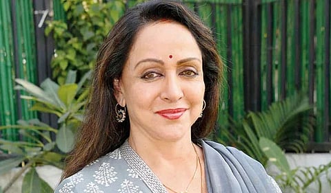Hema Malini Birthday : पहली फिल्म से ही पर्दे पर छाई ‘ड्रीम गर्ल’