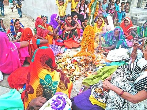 वंश की रक्षा के लिए जीवित्पुत्रिका व्रत को करती हैं महिलाएं, जानिए इसकी पौराणिक कथा