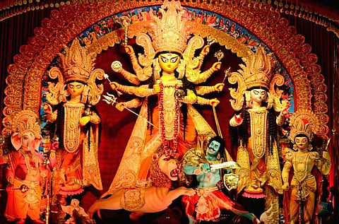 Durga Puja 2023 : कोलकाता के कई मशहूर पूजा पंडालों की खास झलकियां