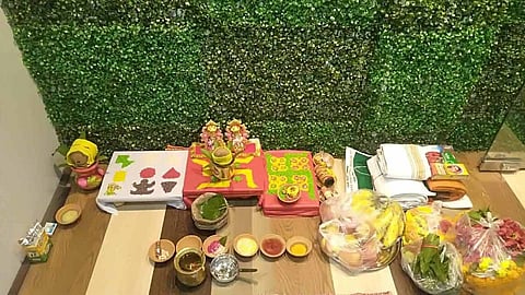 Cloth Colour In Puja: पूजा में लाल समेत सिर्फ इन रंगों के कपड़ों …