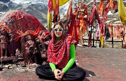 Kedarnath Dham पहुंची अभिनेत्री Sara Ali Khan