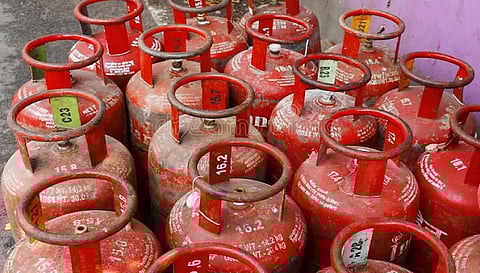 600 रुपए में LPG सिलेंडर देगी केंद्र सरकार, किया बड़ा ऐलान