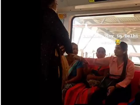 ‘Just Shutup OK, इंग्लिश बोलना सीखो पहले…’, दिल्ली मेट्रो में फिर भिड़ी महिलाएं, देखें VIDEO