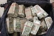 Kolkata News: बैग में 56 लाख नकद छिपाकर ले जा रहा था शख्स तभी…