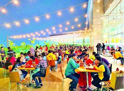 क्रिसमस वीकेंड पर रेस्टोरेंट्स में बिक्री 15% तक बढ़ी, जमकर हुई भीड़