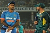 Ind vs Aus: ऑस्ट्रेलिया के खिलाफ भारत ने जीता टॉस, पहले बॉलिंग का फैसला, देखें प्लेइंग इलेवन
